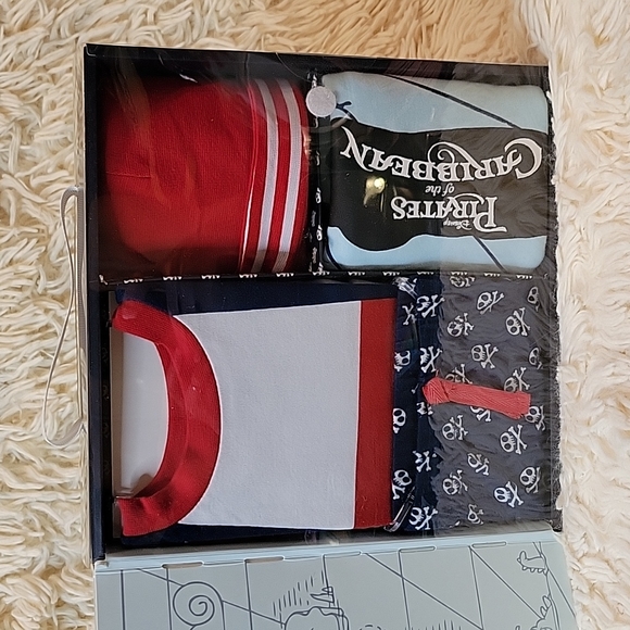 Disney Pirates of the Caribbean 12 month 4 Piece Layette Set - Picture 3 of 6